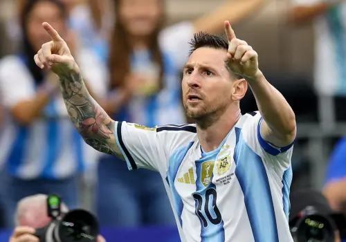 Lionel Messi, máximo goleador de la historia de los mundiales y la ingeniería del mito. ¿Cómo está escribiendo su propio manual de liderazgo de elite?