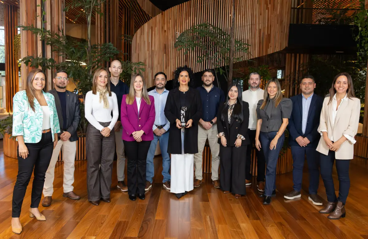 Cómo ueno bank revolucionó la banca inclusiva ganando el Premio LATAM 2026: El poder de la atención humanizada 