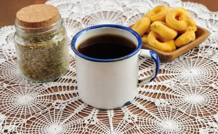 El cocido paraguayo es una bebida tradicional paraguaya que se suele acompañar de chipa. FOTO: CREACIÓN PROPIA