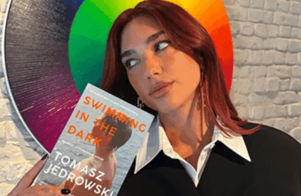 Pongamos de moda leer: El club de lectura de Dua Lipa para mentes curiosas
