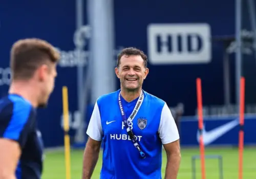 Una lesión frustró su carrera como futbolista: invirtió US$ 150.000 y creó una startup para cambiar la cirugía del ligamento cruzado