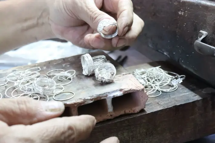 Joyas de filigrana elaboradas por artesanos luqueños. FOTO: GENTILEZA INSTITUTO PARAGUAYO DE ARTESANÍA