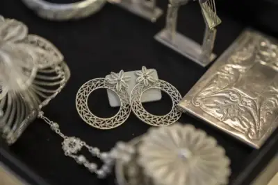 Joyas de filigrana elaboradas por artesanos luqueños. FOTO: GENTILEZA INSTITUTO PARAGUAYO DE ARTESANÍA