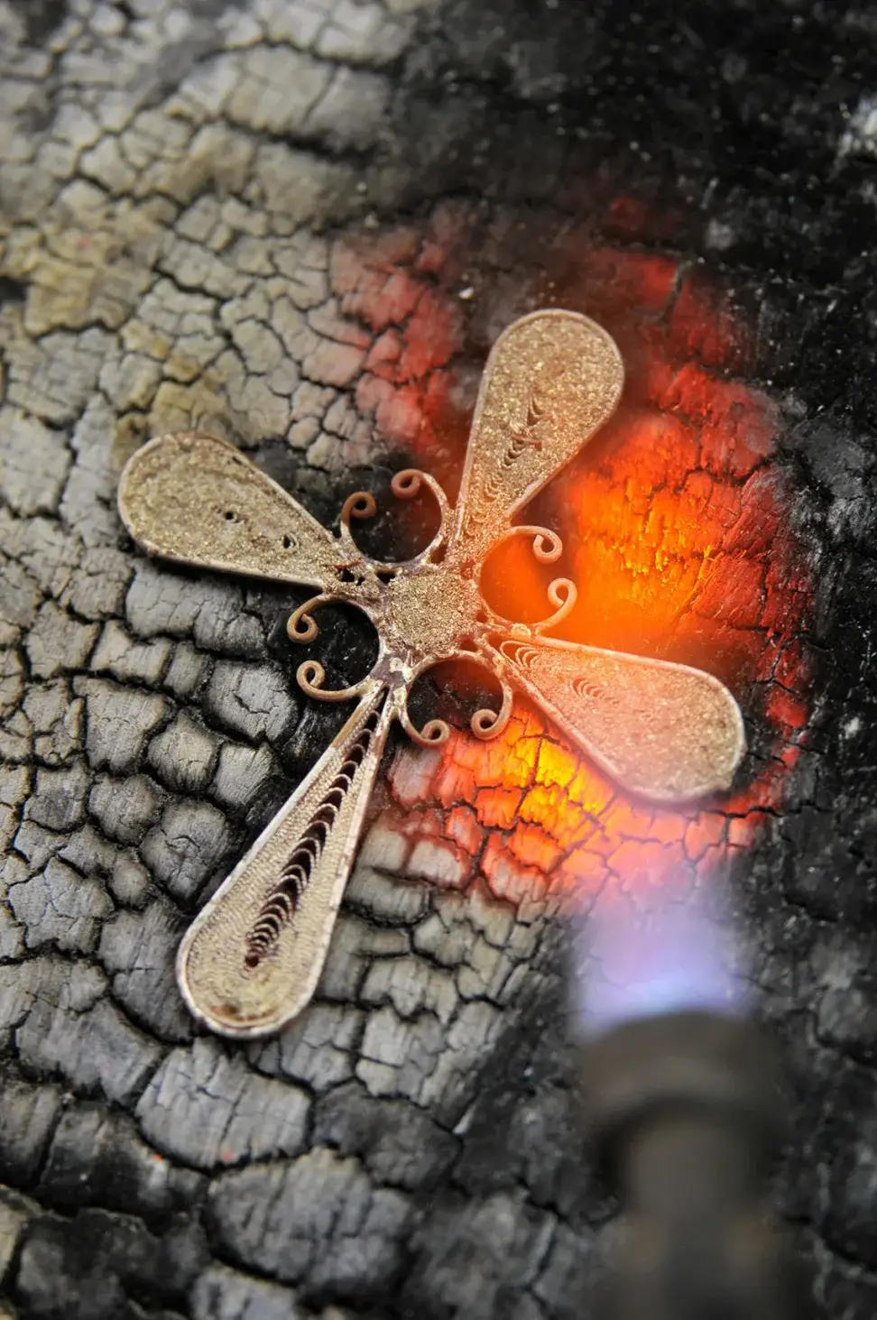 Joyas de filigrana elaboradas por artesanos luqueños. FOTO: GENTILEZA INSTITUTO PARAGUAYO DE ARTESANÍA