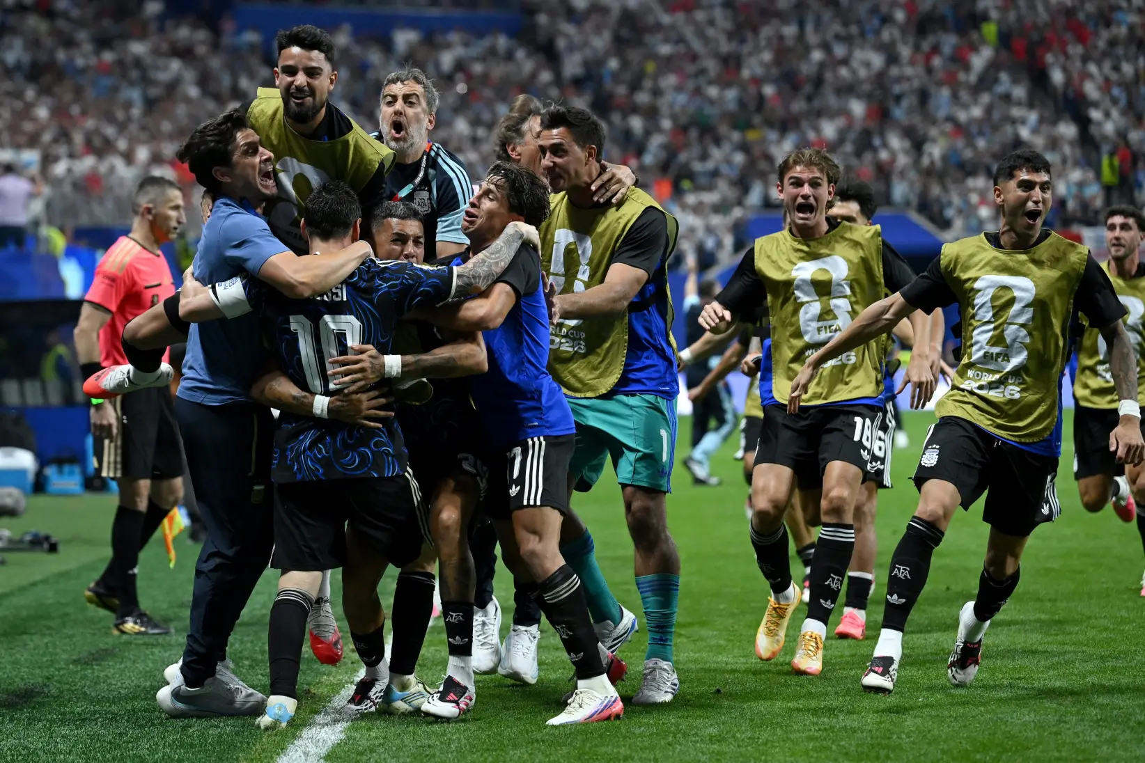 Argentina llega a la final tras vencer 2 a 1 a Inglaterra (Photo by Shaun Botterill/Getty Images)