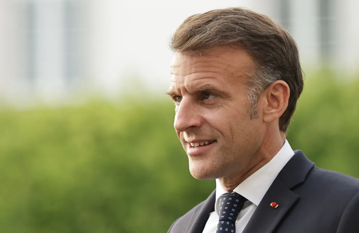 Francia prohíbe las redes sociales a menores de 15 años y Europa avanza hacia una nueva era de restricciones