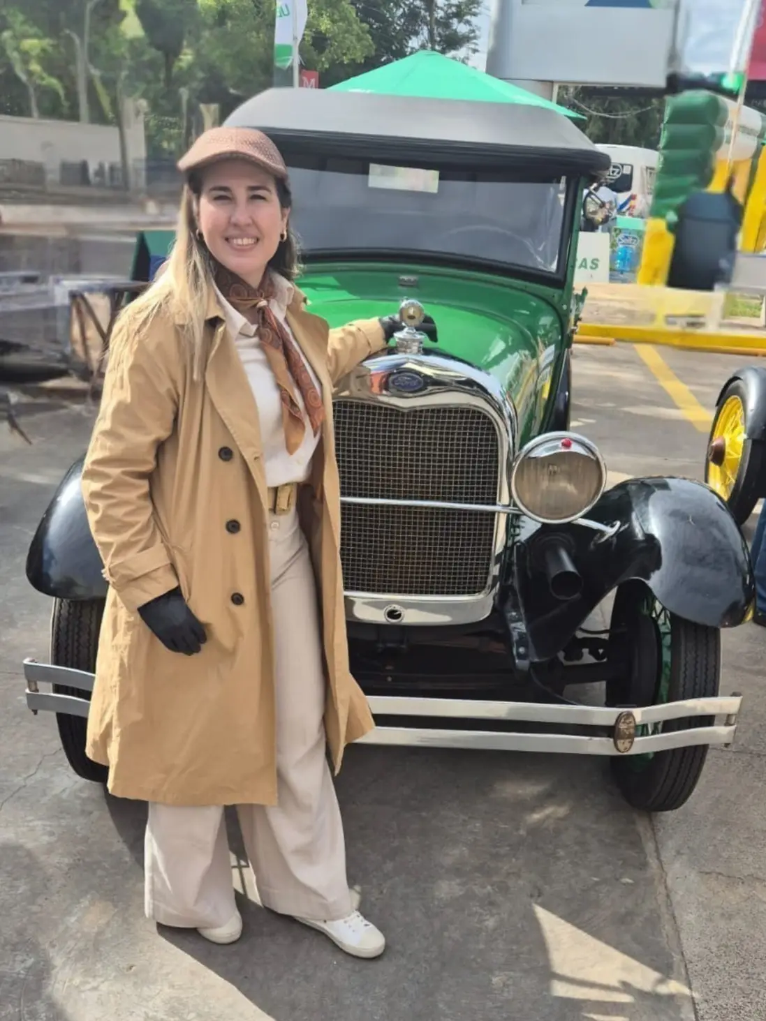 Ivonne Larrieur, piloto de vehículos antiguos. FOTO: GENTILEZA